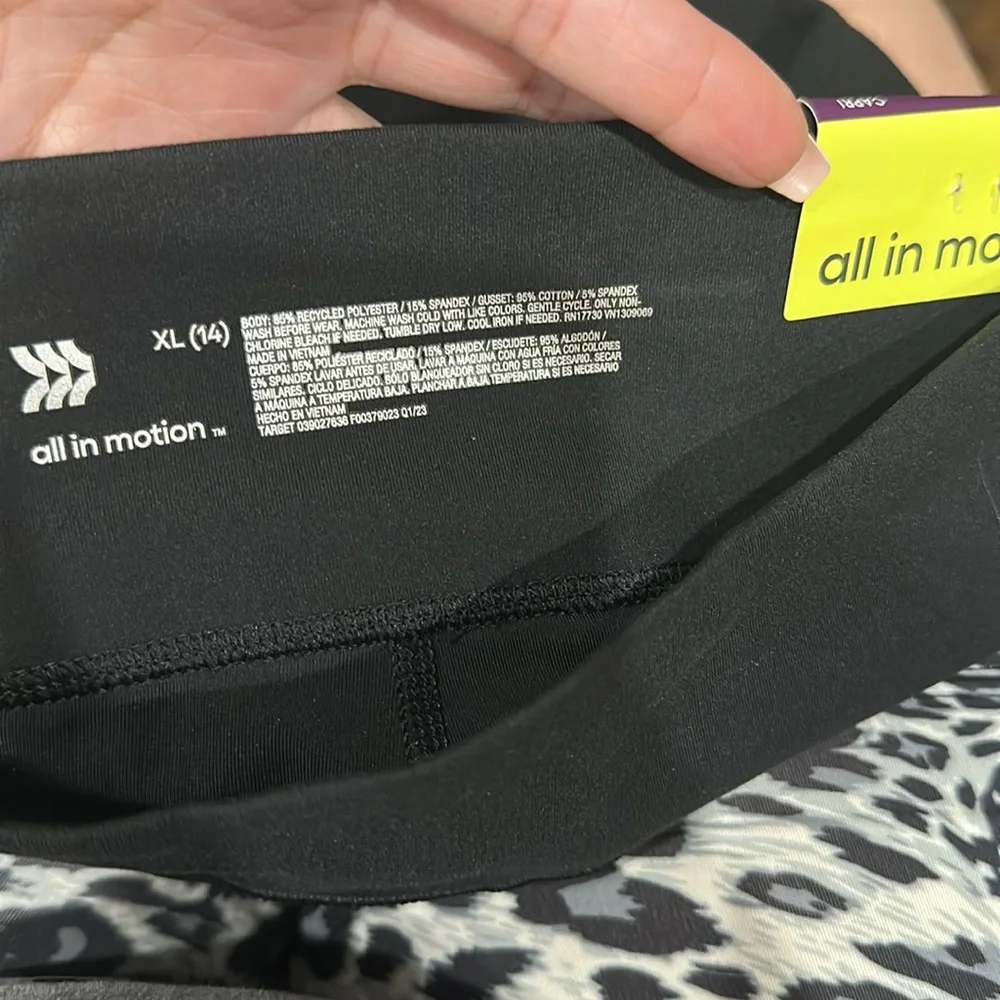 All in Motion Girls' Core Cropped Leggings - Black size XL (14). NWT